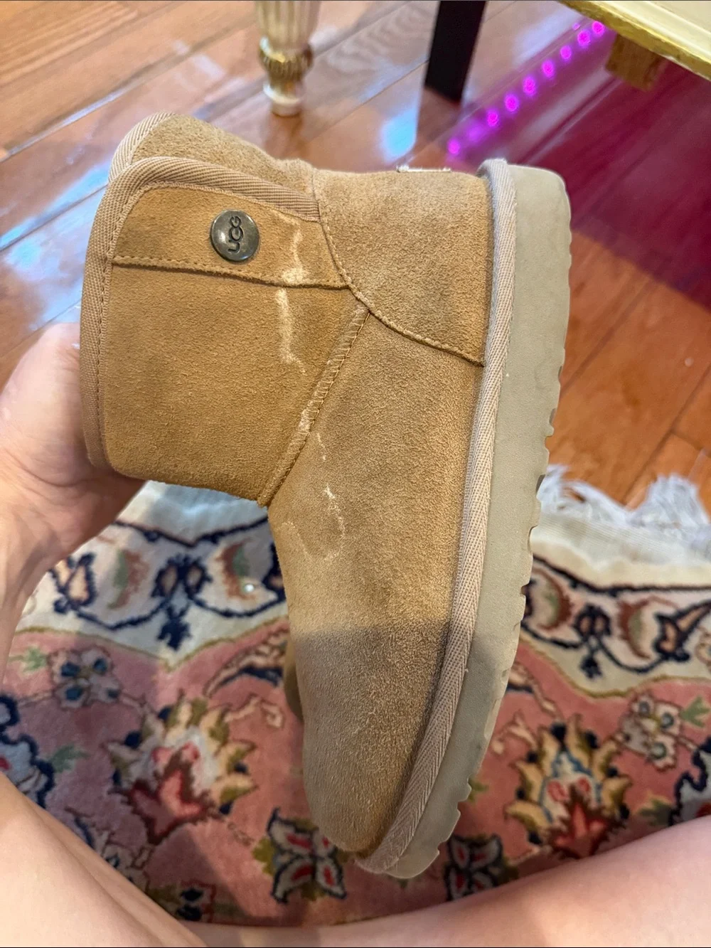 UGG Kids Boot in Chestnut Suede with Shearling size US 4